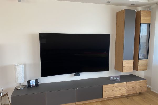 tv-wand-6A8C13D88-2FBB-AF71-9E76-897BE5C8D7EA.jpg